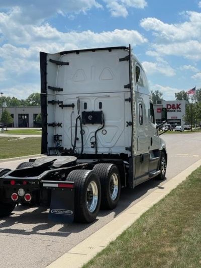 USED 2018 FREIGHTLINER CASCADIA 126 SLEEPER TRUCK #$vid