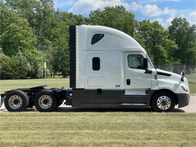 USED 2018 FREIGHTLINER CASCADIA 126 SLEEPER TRUCK #$vid