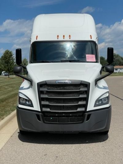 USED 2018 FREIGHTLINER CASCADIA 126 SLEEPER TRUCK #$vid