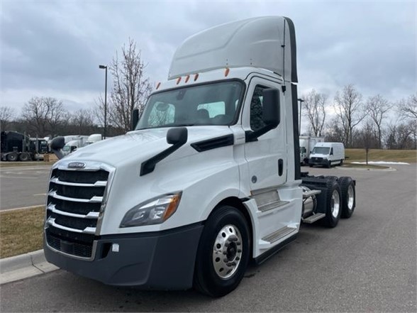USED 2018 FREIGHTLINER CASCADIA 126 DAYCAB TRUCK #1284