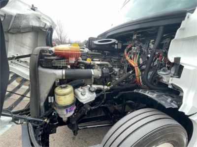 USED 2018 FREIGHTLINER CASCADIA 126 DAYCAB TRUCK #$vid