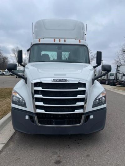 USED 2018 FREIGHTLINER CASCADIA 126 DAYCAB TRUCK #$vid