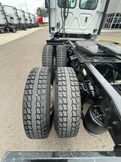 USED 2018 FREIGHTLINER CASCADIA 126 DAYCAB TRUCK #$vid