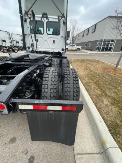 USED 2018 FREIGHTLINER CASCADIA 126 DAYCAB TRUCK #$vid