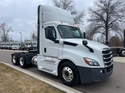 USED 2018 FREIGHTLINER CASCADIA 126 DAYCAB TRUCK #$vid
