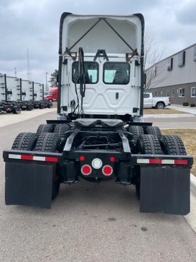 USED 2018 FREIGHTLINER CASCADIA 126 DAYCAB TRUCK #$vid