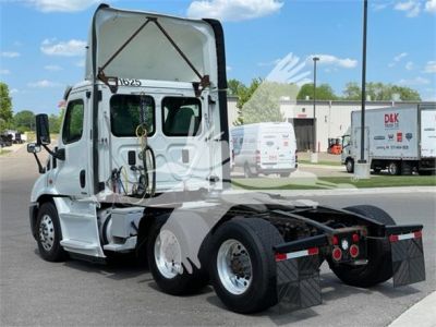 USED 2016 FREIGHTLINER CASCADIA 113 DAYCAB TRUCK #$vid