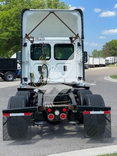 USED 2016 FREIGHTLINER CASCADIA 113 DAYCAB TRUCK #$vid
