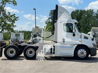 USED 2016 FREIGHTLINER CASCADIA 113 DAYCAB TRUCK #$vid