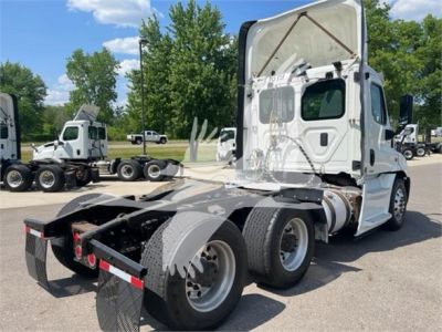USED 2016 FREIGHTLINER CASCADIA 113 DAYCAB TRUCK #$vid