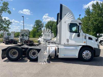 USED 2016 FREIGHTLINER CASCADIA 113 DAYCAB TRUCK #$vid