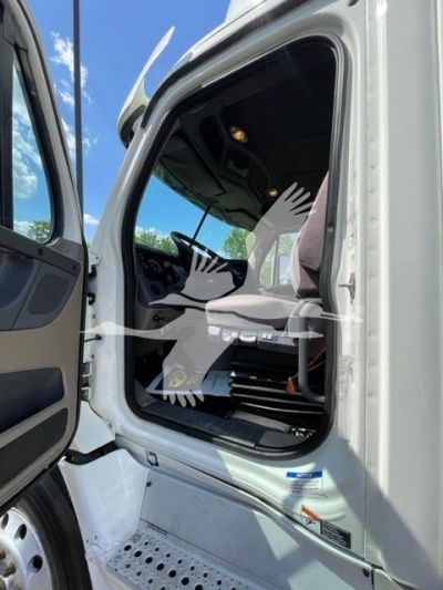 USED 2016 FREIGHTLINER CASCADIA 113 DAYCAB TRUCK #$vid