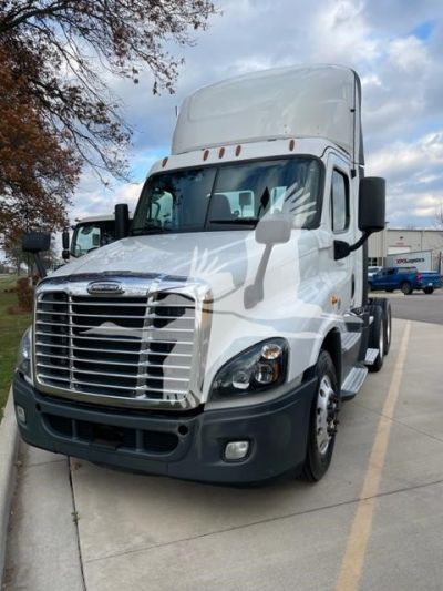 USED 2019 FREIGHTLINER CASCADIA 125 DAYCAB TRUCK #$vid