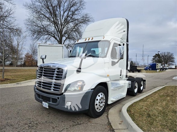 USED 2017 FREIGHTLINER CASCADIA 125 DAYCAB TRUCK #1337