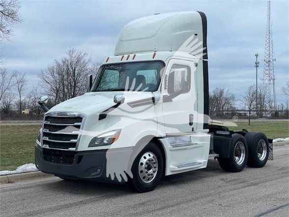 USED 2018 FREIGHTLINER CASCADIA 126 DAYCAB TRUCK #1338