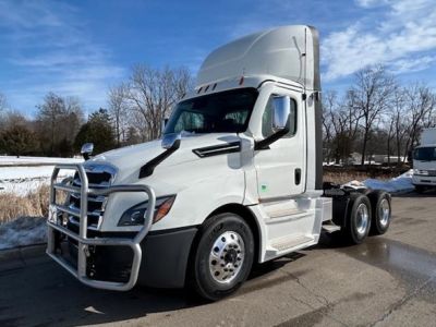 NEW 2025 FREIGHTLINER CASCADIA 126 DAYCAB TRUCK #$vid