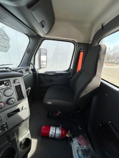 NEW 2025 FREIGHTLINER CASCADIA 126 DAYCAB TRUCK #$vid