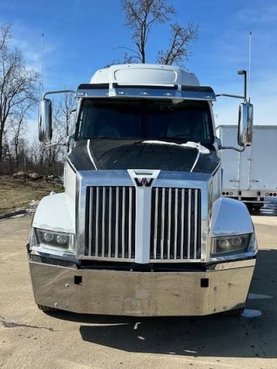 USED 2019 WESTERN STAR 5700XE SLEEPER TRUCK #$vid