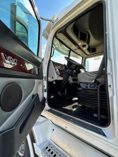 USED 2019 WESTERN STAR 5700XE SLEEPER TRUCK #$vid
