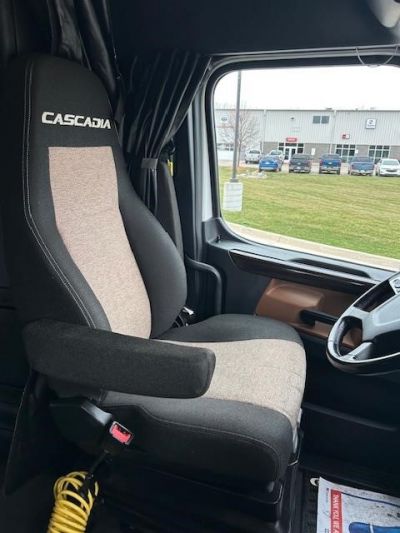 USED 2022 FREIGHTLINER CASCADIA 126 SLEEPER TRUCK #$vid