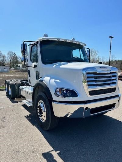 NEW 2025 FREIGHTLINER BUSINESS CLASS M2 112 CAB CHASSIS TRUCK #$vid
