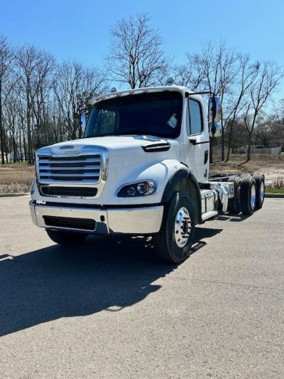 NEW 2025 FREIGHTLINER BUSINESS CLASS M2 112 CAB CHASSIS TRUCK #$vid
