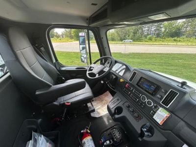NEW 2026 FREIGHTLINER BUSINESS CLASS M2 106 PL SERVICE - UTILITY TRUCK #$vid