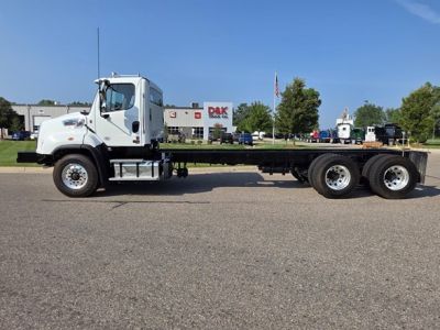 NEW 2026 FREIGHTLINER 114SD CAB CHASSIS TRUCK #$vid