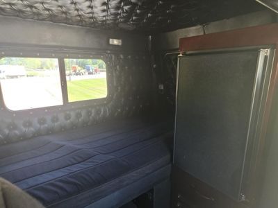USED 2022 WESTERN STAR 4900EX SLEEPER TRUCK #$vid
