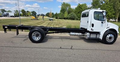 NEW 2025 FREIGHTLINER BUSINESS CLASS M2 106 PL CAB CHASSIS TRUCK #$vid