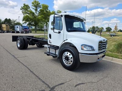 NEW 2025 FREIGHTLINER BUSINESS CLASS M2 106 PL CAB CHASSIS TRUCK #$vid