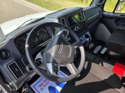 NEW 2025 FREIGHTLINER BUSINESS CLASS M2 106 PL CAB CHASSIS TRUCK #$vid