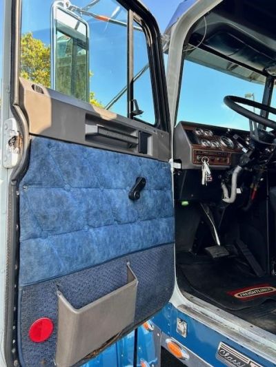 USED 2005 FREIGHTLINER FLD120 SLEEPER TRUCK #$vid