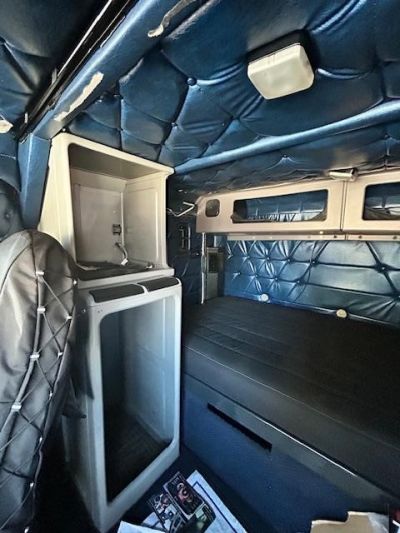 USED 2005 FREIGHTLINER FLD120 SLEEPER TRUCK #$vid