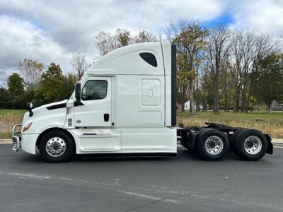 USED 2022 FREIGHTLINER CASCADIA 126 SLEEPER TRUCK #$vid