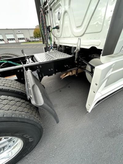 USED 2022 FREIGHTLINER CASCADIA 126 SLEEPER TRUCK #$vid