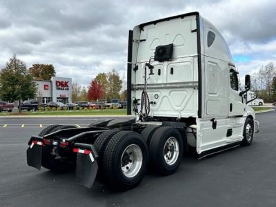 USED 2022 FREIGHTLINER CASCADIA 126 SLEEPER TRUCK #$vid