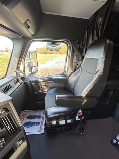 NEW 2026 FREIGHTLINER CASCADIA 126 SLEEPER TRUCK #$vid