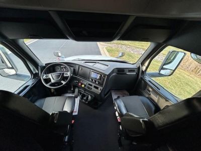 NEW 2026 FREIGHTLINER CASCADIA 126 SLEEPER TRUCK #$vid