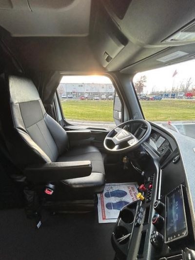 NEW 2026 FREIGHTLINER CASCADIA 126 SLEEPER TRUCK #$vid