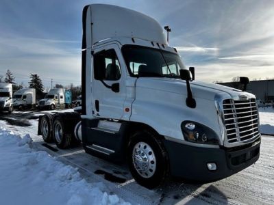 USED 2019 FREIGHTLINER CASCADIA 125 DAYCAB TRUCK #$vid