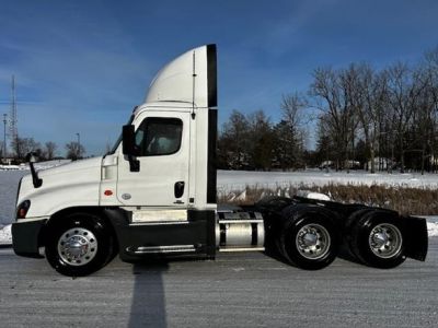 USED 2019 FREIGHTLINER CASCADIA 125 DAYCAB TRUCK #$vid