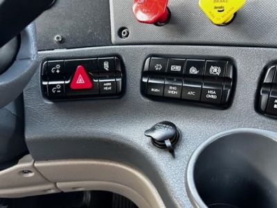 USED 2019 FREIGHTLINER CASCADIA 125 DAYCAB TRUCK #$vid