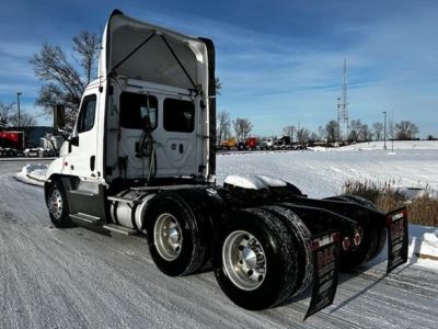 USED 2019 FREIGHTLINER CASCADIA 125 DAYCAB TRUCK #$vid