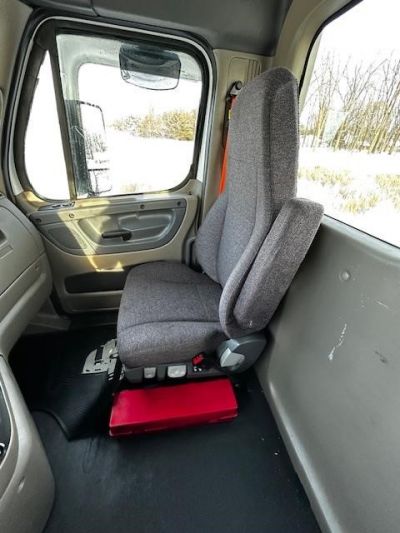 USED 2019 FREIGHTLINER CASCADIA 125 DAYCAB TRUCK #$vid