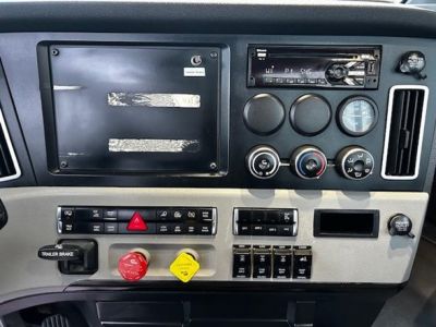 USED 2021 FREIGHTLINER CASCADIA 126 DAYCAB TRUCK #$vid