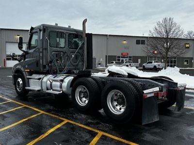 USED 2021 FREIGHTLINER CASCADIA 126 DAYCAB TRUCK #$vid