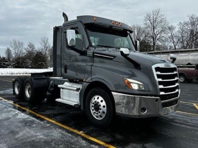 USED 2021 FREIGHTLINER CASCADIA 126 DAYCAB TRUCK #$vid