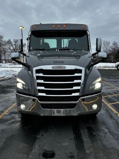 USED 2021 FREIGHTLINER CASCADIA 126 DAYCAB TRUCK #$vid