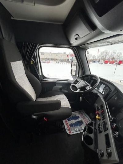 USED 2022 FREIGHTLINER CASCADIA 126 SLEEPER TRUCK #$vid